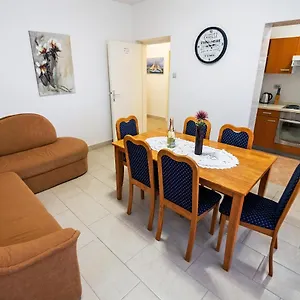Apartment Bene, Banjol